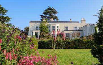 The Trinity City Hotel | Dublin | Airfield Estate è un agriturismo a Dublino, in Irlanda. Descrivendosi come 'l'unica fattoria urbana con giardini di Dublino