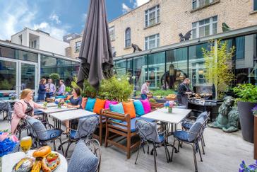 The Trinity City Hotel | Dublin | Courtyard Garden, ambiente esterno del ristorante presente nel Trinity City hotel, al centro di Dublino